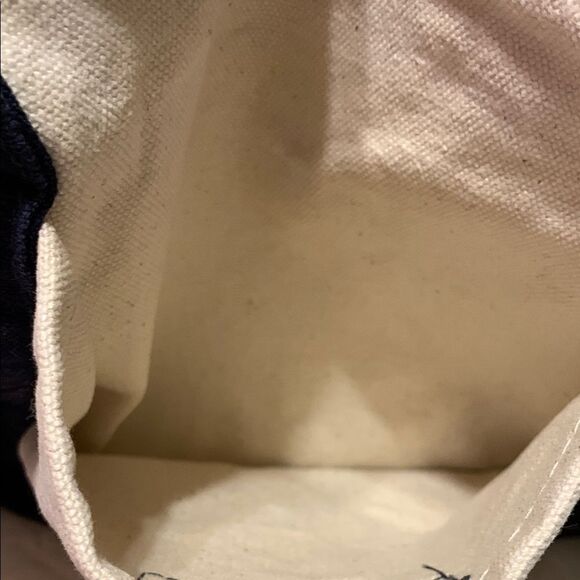 Vineyard Vines Blue and Cream Tote Bag with Durable Canvas - Picture 9 of 11